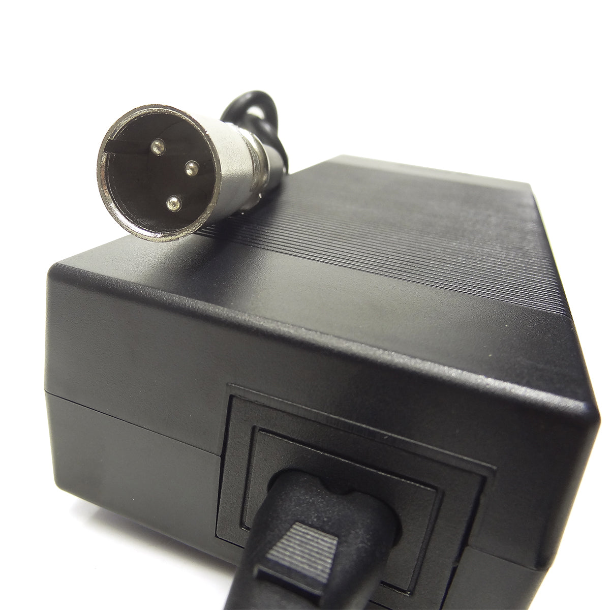 Carregador Bateria Chumbo 48V 1.8A Plug XLR 3 Pinos